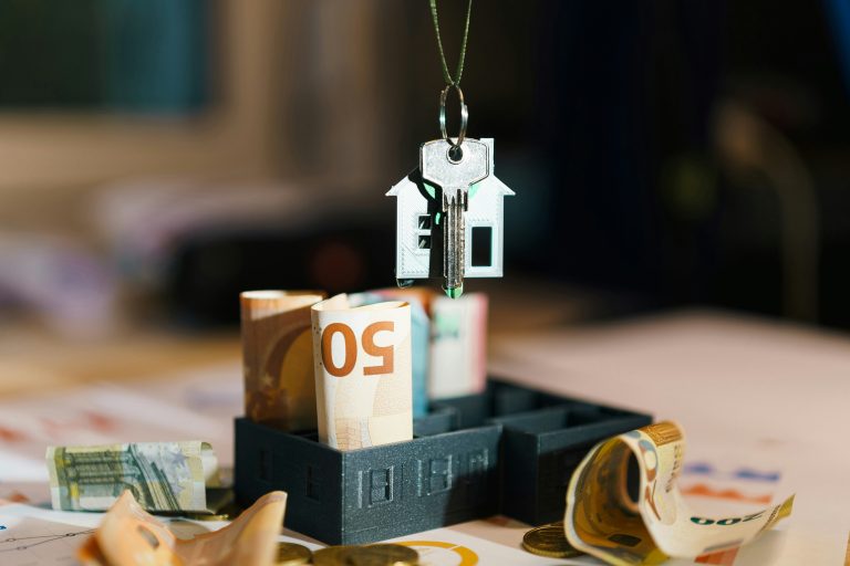 7 Reasons Guaranteed Rent Beats Traditional Lettings for Overseas Landlords